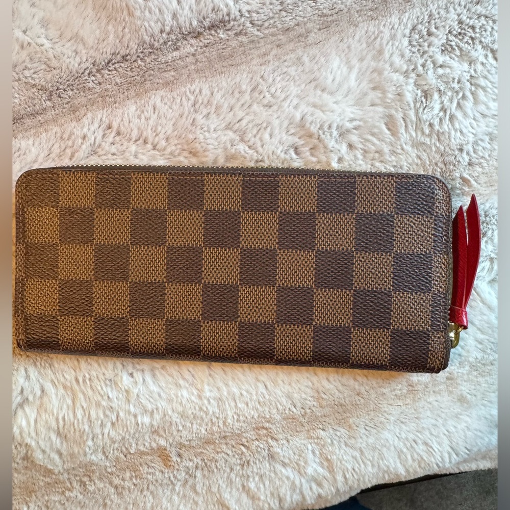 Authentic 💯Louis Vuitton Damier Ebene Clemence Wallet